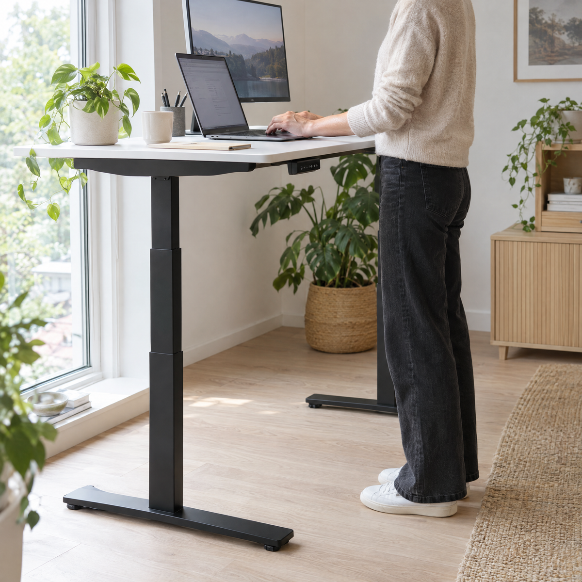 Bureau assis-debout électrique en position haute Image