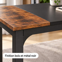 Gros plan sur la finition bois et le pied en métal noir