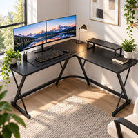 Bureau d'angle en L 127 x 127 cm installé dans un bureau à domicile lumineux