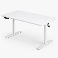 Bureau assis-debout électrique avec prise USB et crochet blanc, vue de trois quarts
