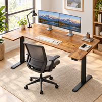 Bureau assis-debout électrique 140 x 70 cm marron vintage installé dans un bureau à domicile lumineux