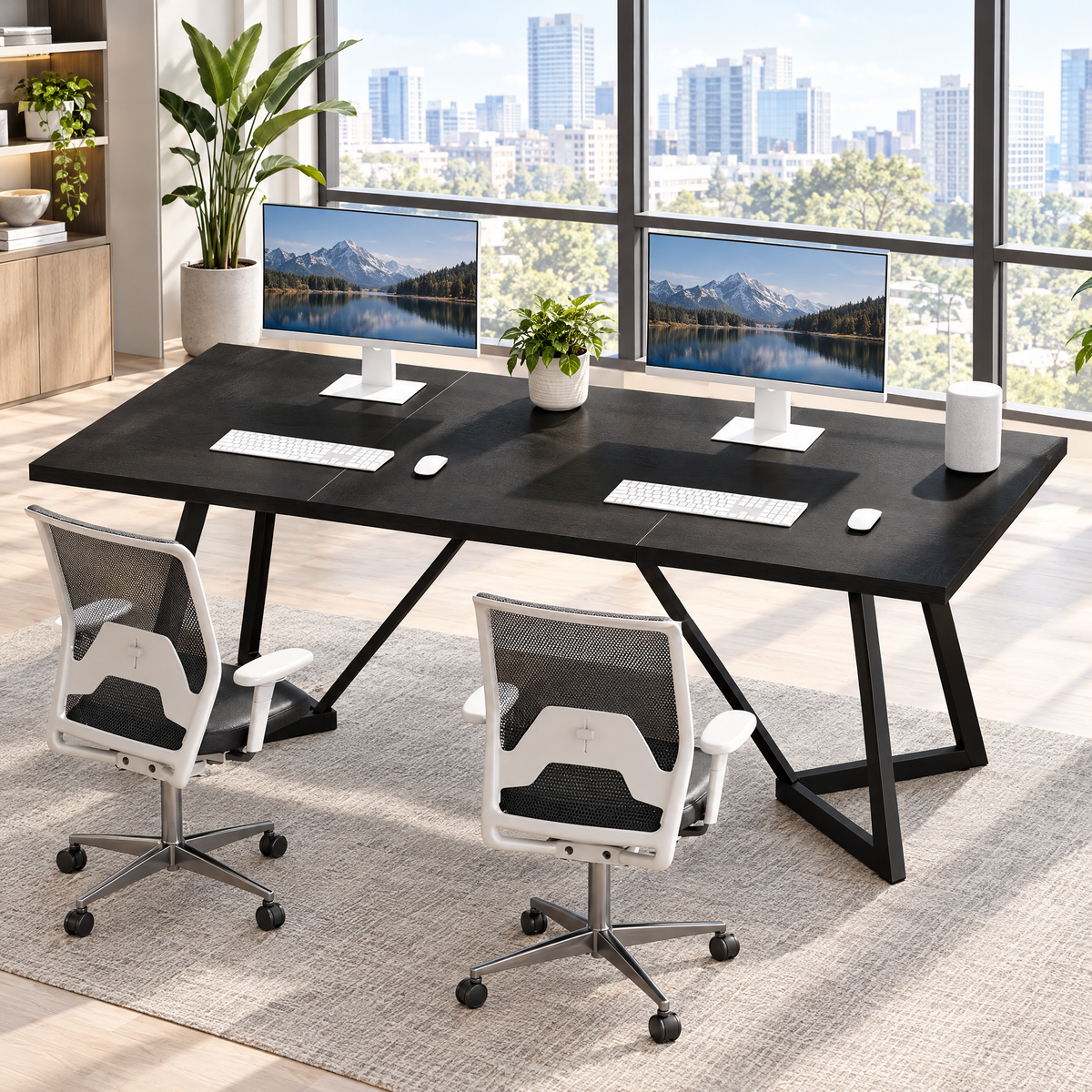 Bureau de direction 180 cm noir avec pieds en métal installé dans une pièce lumineuse